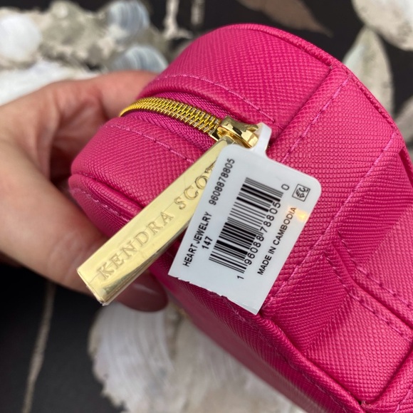 NWT Kendra Scott Heart Jewelry Case in Dark Pink. - Picture 7 of 12